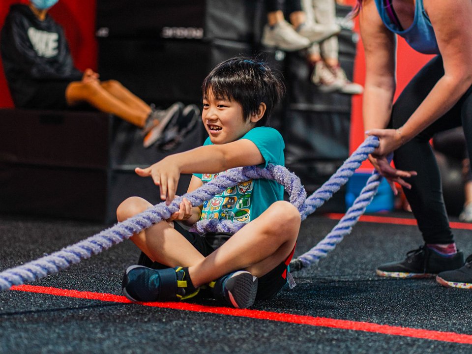 Kinitro Fitness coach working with youth athletes on rope pull strength drills
