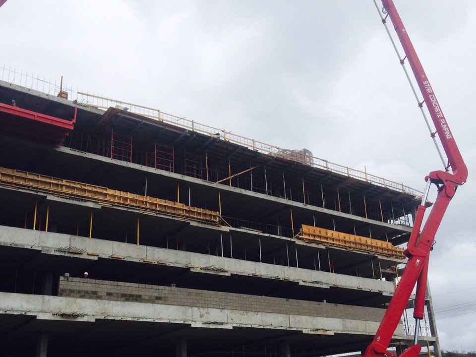 61-meter concrete pump placement on a multi-story garage structure in Texas